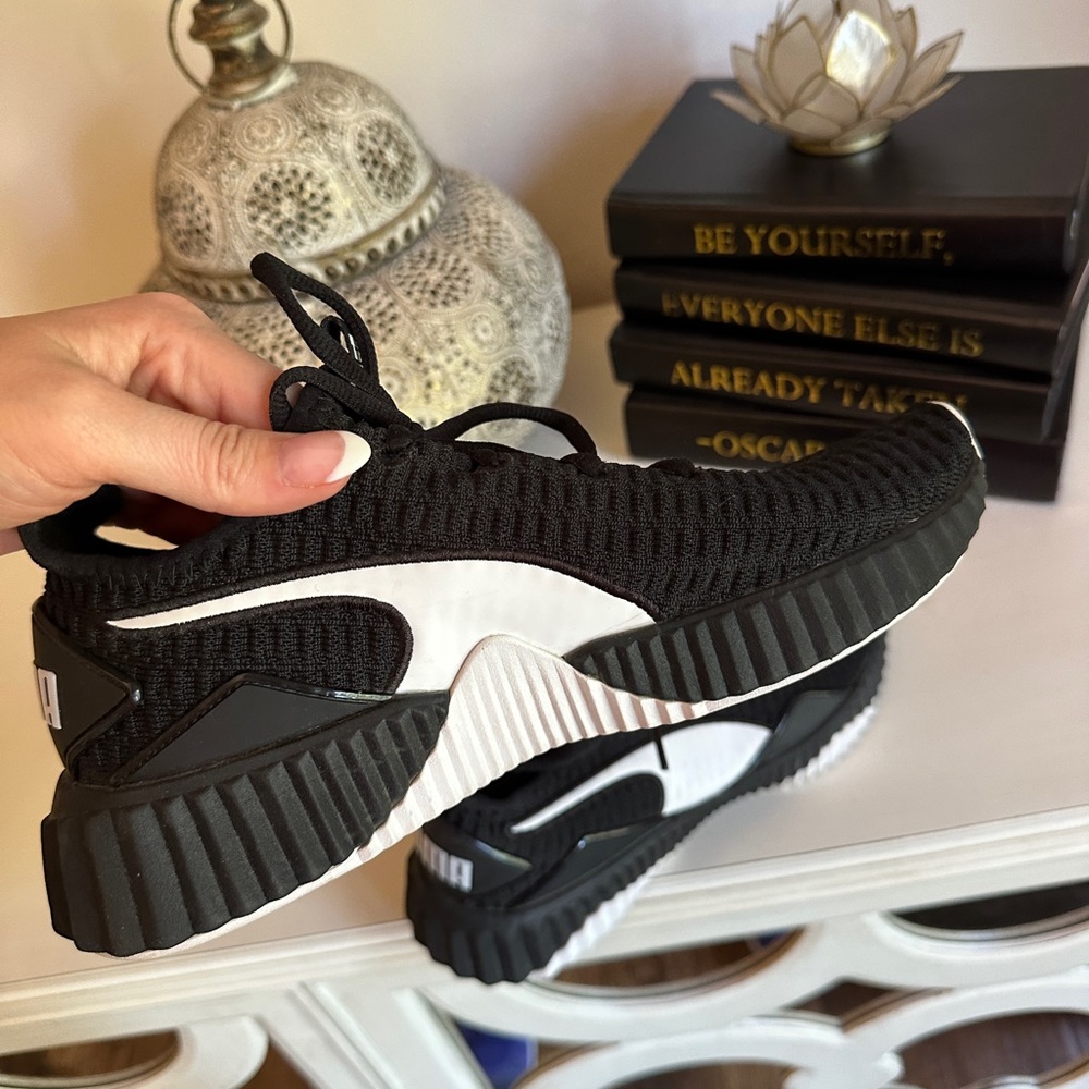 Puma Black & White Stretch Knit Lace Up Sneaker Tennis Shoe